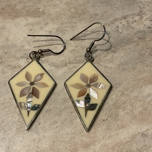 Alpaca Dangle Earrings Vintage Mother Of Pearl inlay pierced silvertone 1.75” - Picture 2 of 8